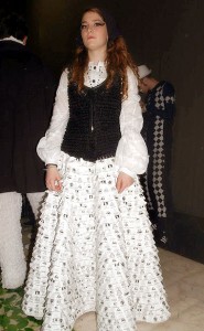 Mancomunidad Comarca de Pamplona ropa reciclada reciclaje moda teatro Edurne Ibañez
