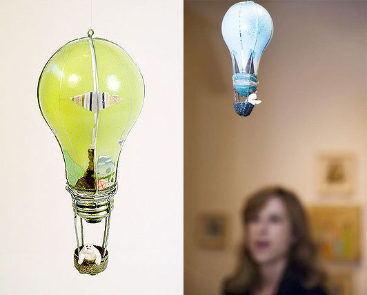 Reciclar bombilla recycle light bulb 
