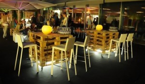 Terraza de noche de El Café de Baluarte